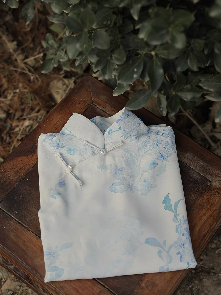 Yan Yin Full Placket Blue Floral Cheongsam-The Black Bow-
