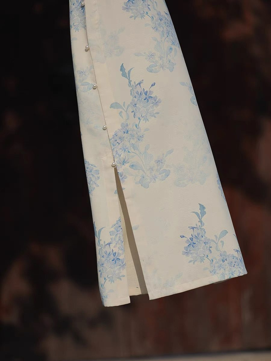 Yan Yin Full Placket Blue Floral Cheongsam-The Black Bow-