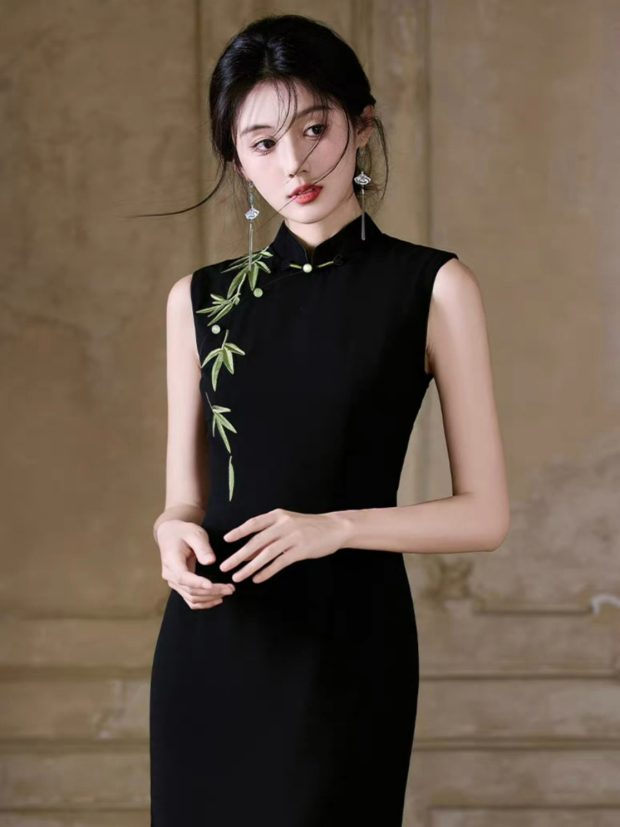 Han Bi Bamboo Embroided Sleeveless Cheongsam