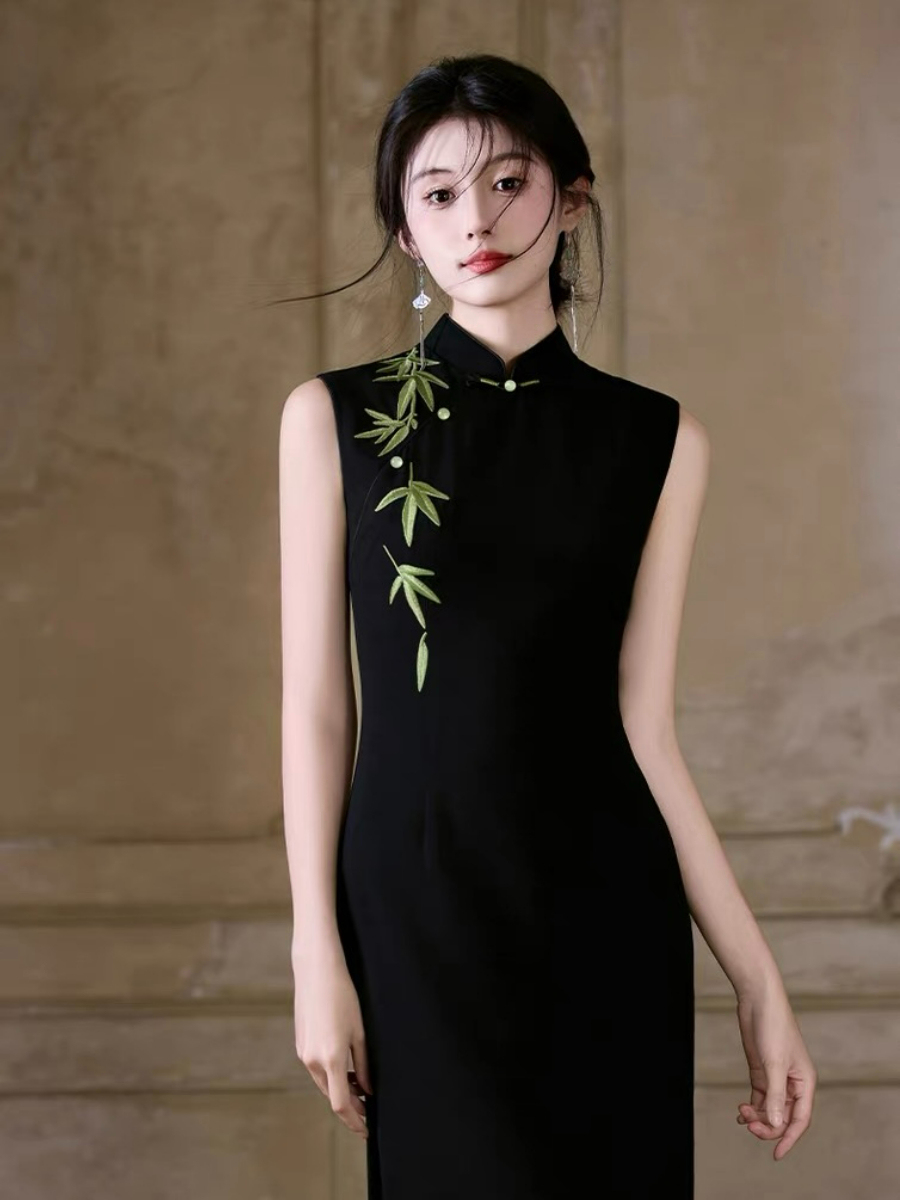 Han Bi Bamboo Embroided Sleeveless Cheongsam
