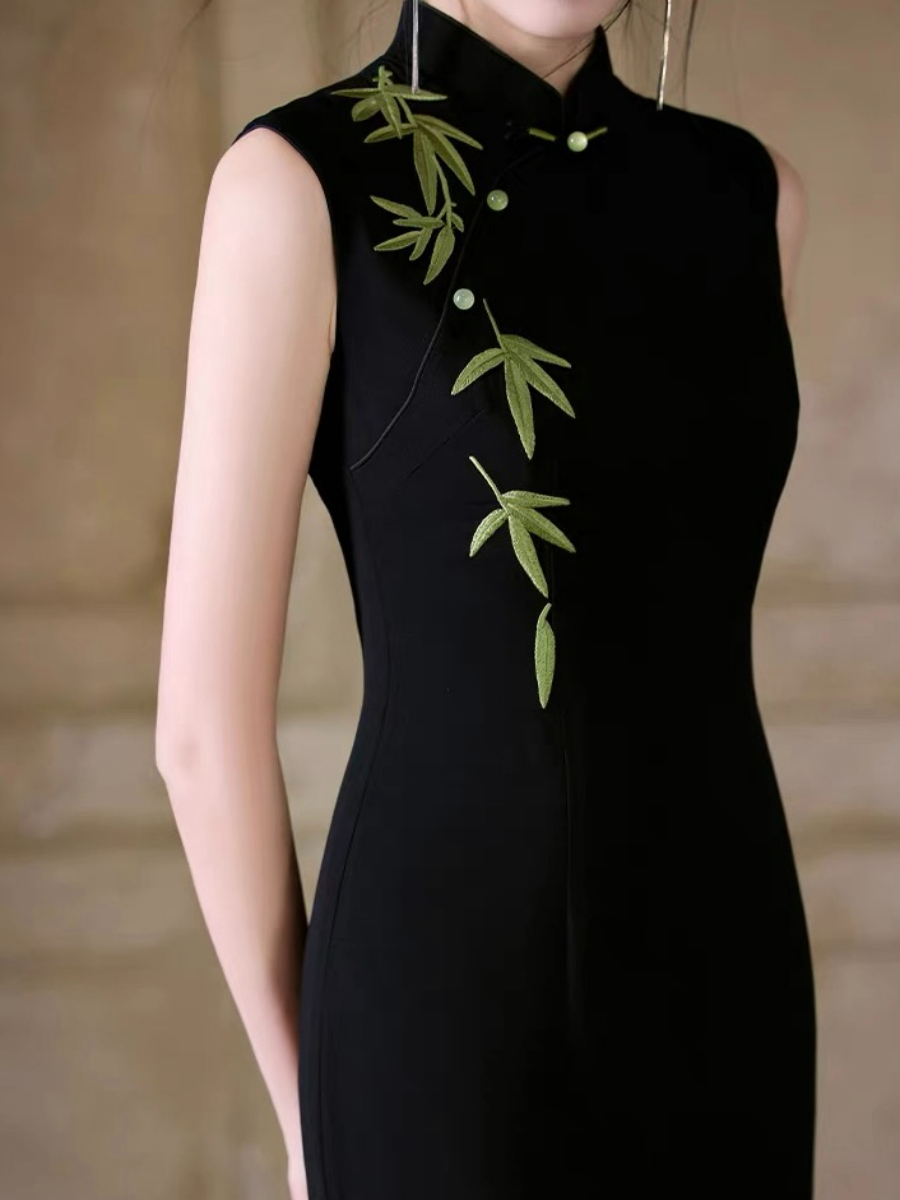 Han Bi Bamboo Embroided Sleeveless Cheongsam