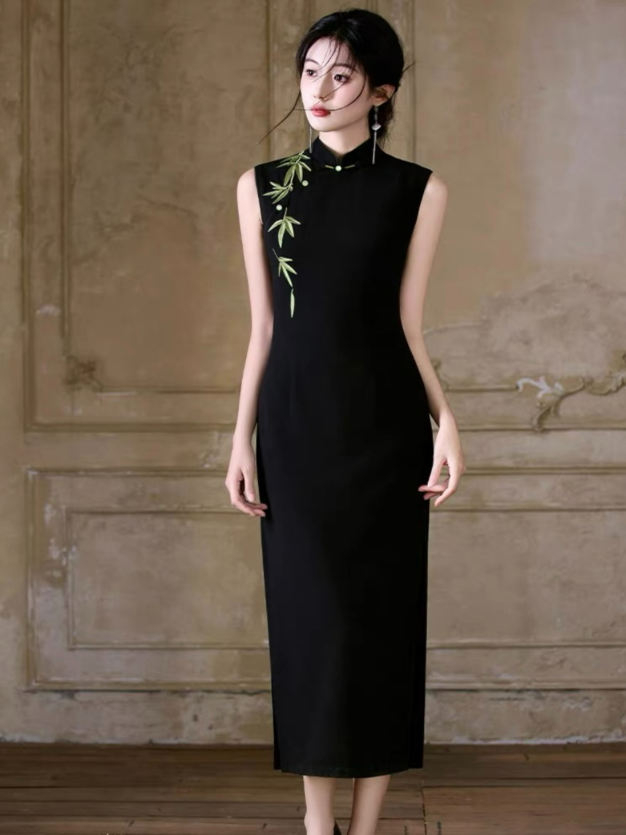 Han Bi Bamboo Embroided Sleeveless Cheongsam