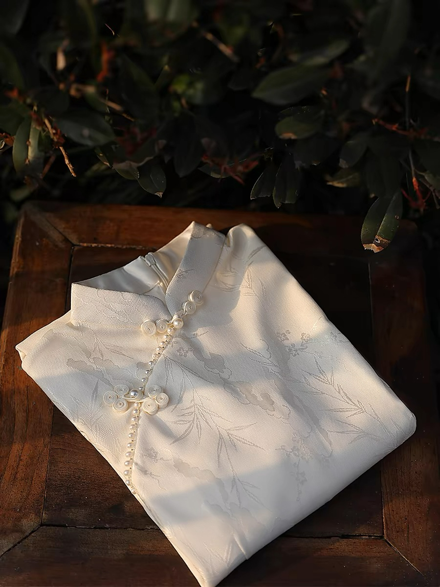 Ya Bei Mid Sleeve Lacey Cheongsam-The Black Bow-