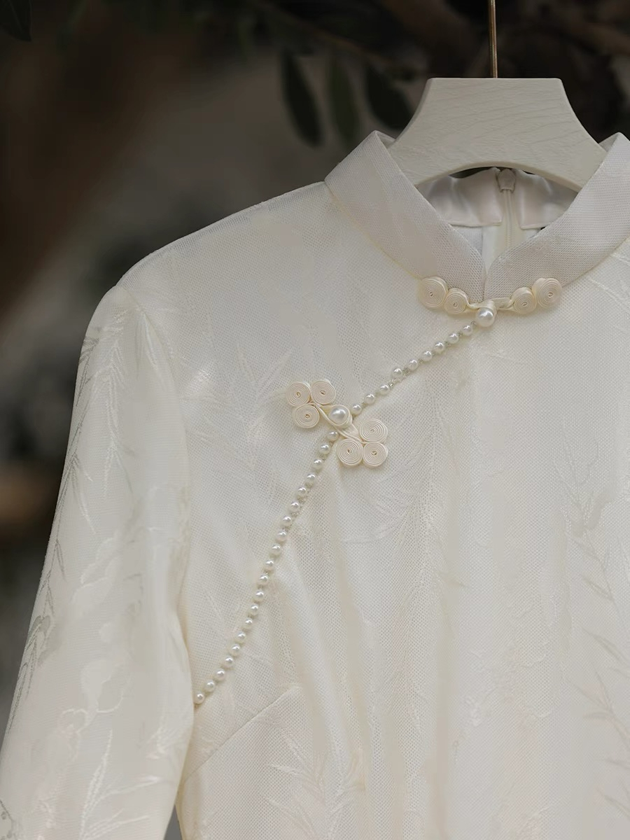 Ya Bei Mid Sleeve Lacey Cheongsam-The Black Bow-