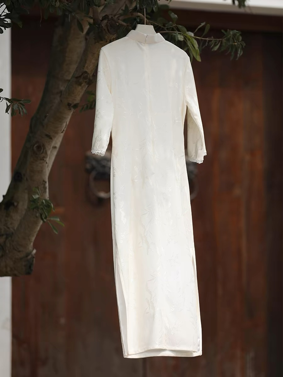 Ya Bei Mid Sleeve Lacey Cheongsam-The Black Bow-