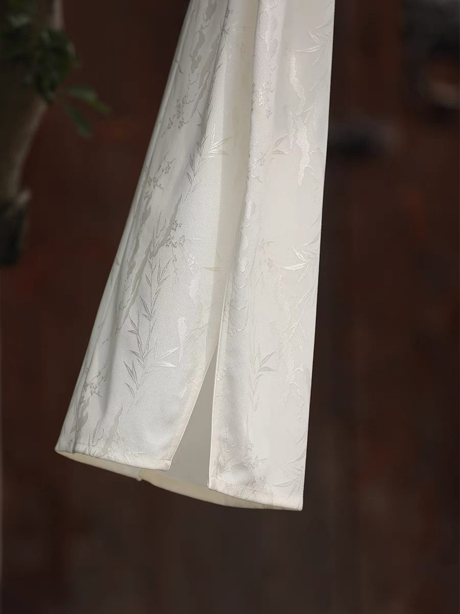 Ya Bei Mid Sleeve Lacey Cheongsam-The Black Bow-