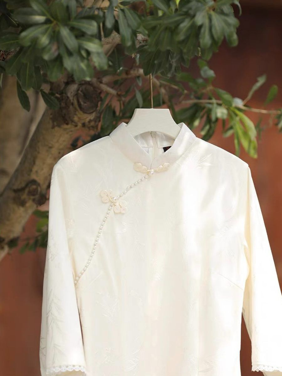 Ya Bei Mid Sleeve Lacey Cheongsam-The Black Bow-