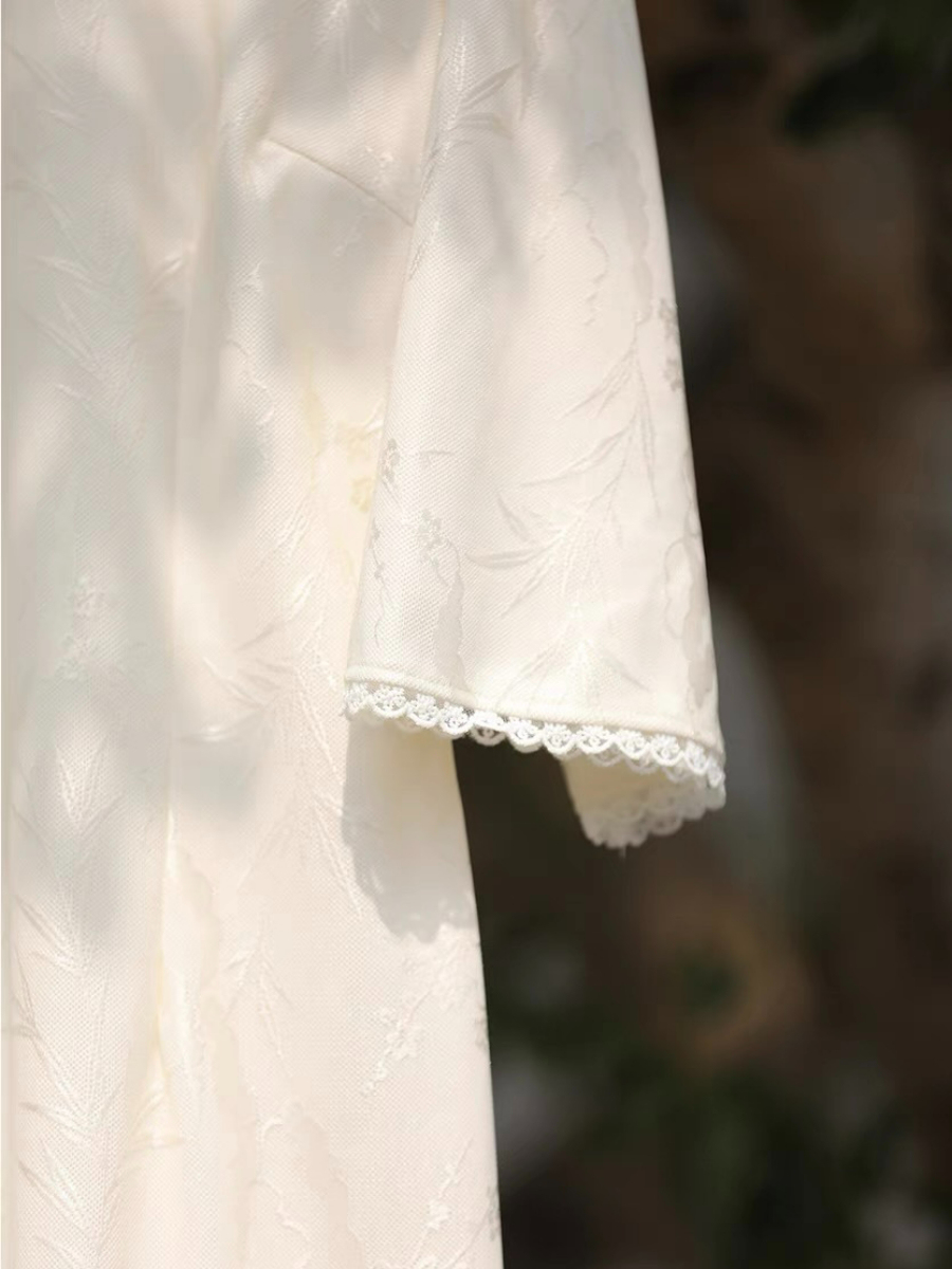 Ya Bei Mid Sleeve Lacey Cheongsam-The Black Bow-