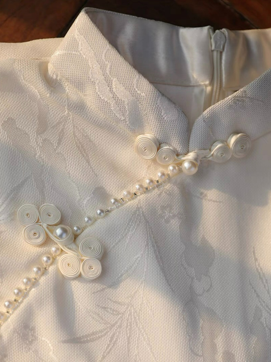 Ya Bei Mid Sleeve Lacey Cheongsam-The Black Bow-