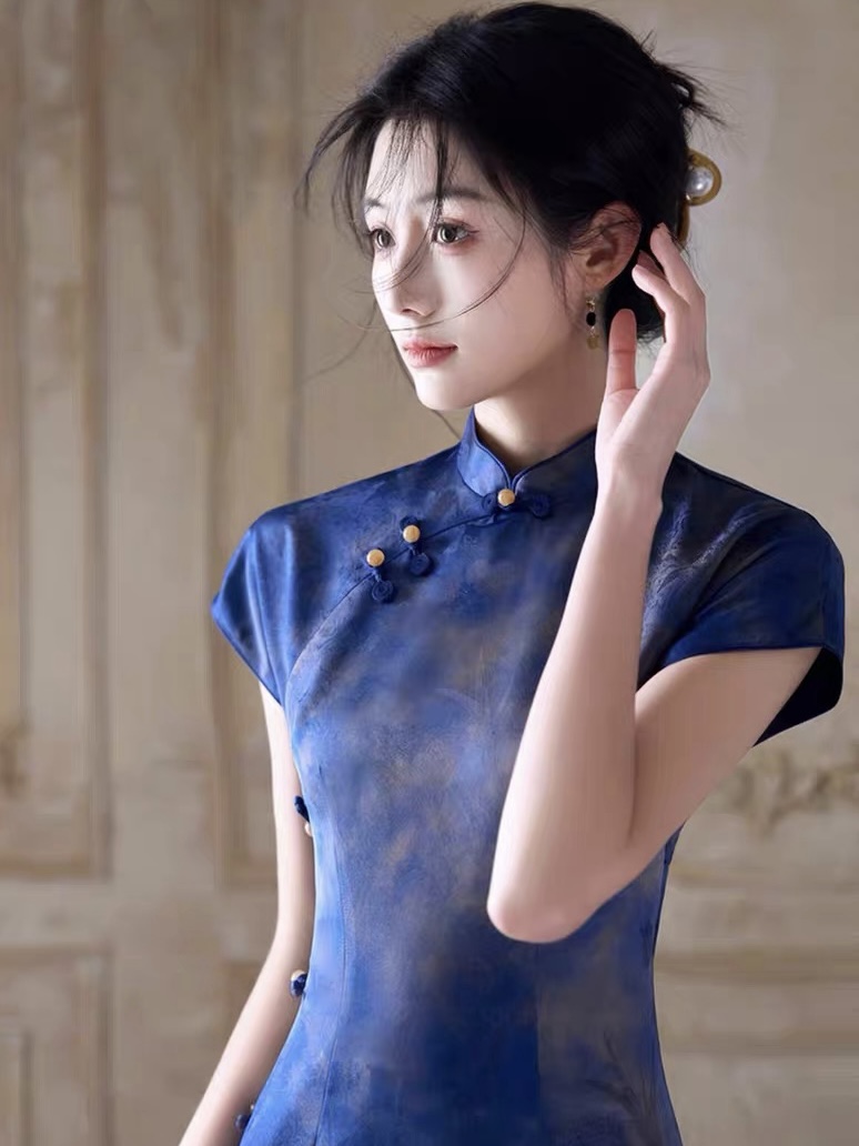 Han Chu Watercolor Cheongsam