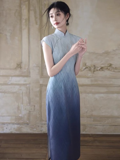 Han Chong Gradient Color Cheongsam