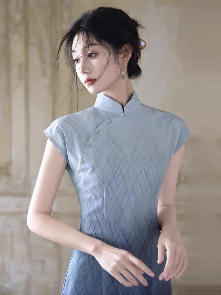 Han Chong Gradient Color Cheongsam