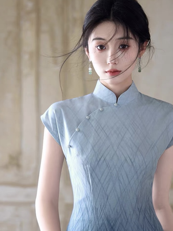 Han Chong Gradient Color Cheongsam