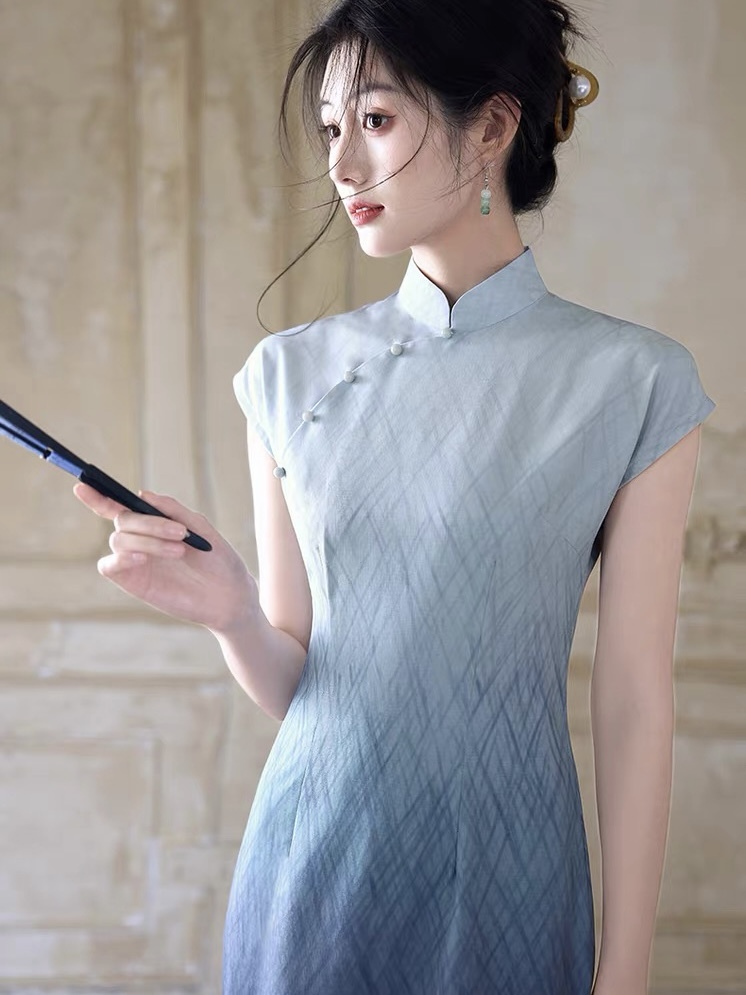 Han Chong Gradient Color Cheongsam
