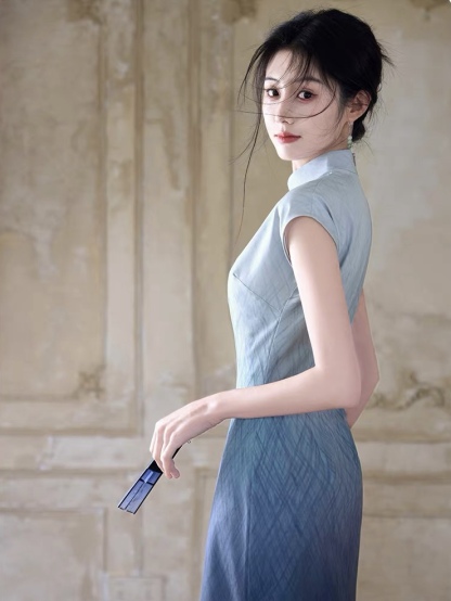 Han Chong Gradient Color Cheongsam