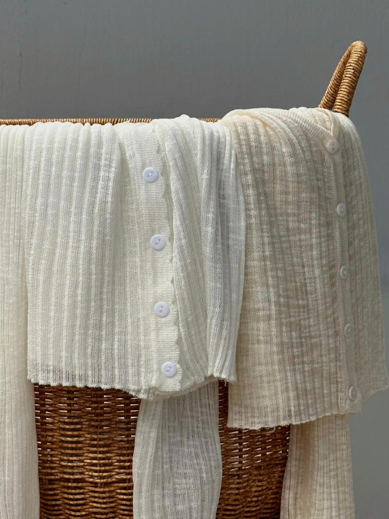 Na Na Cardigan -The Black Bow-