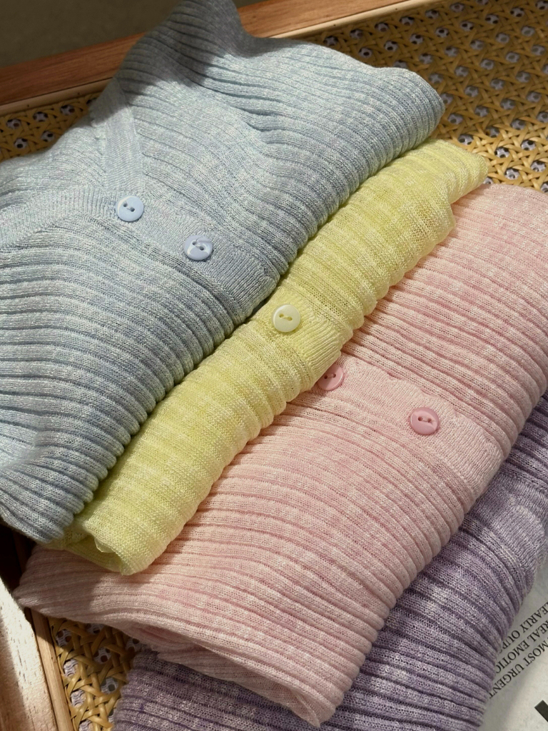 Na Na Cardigan -The Black Bow-