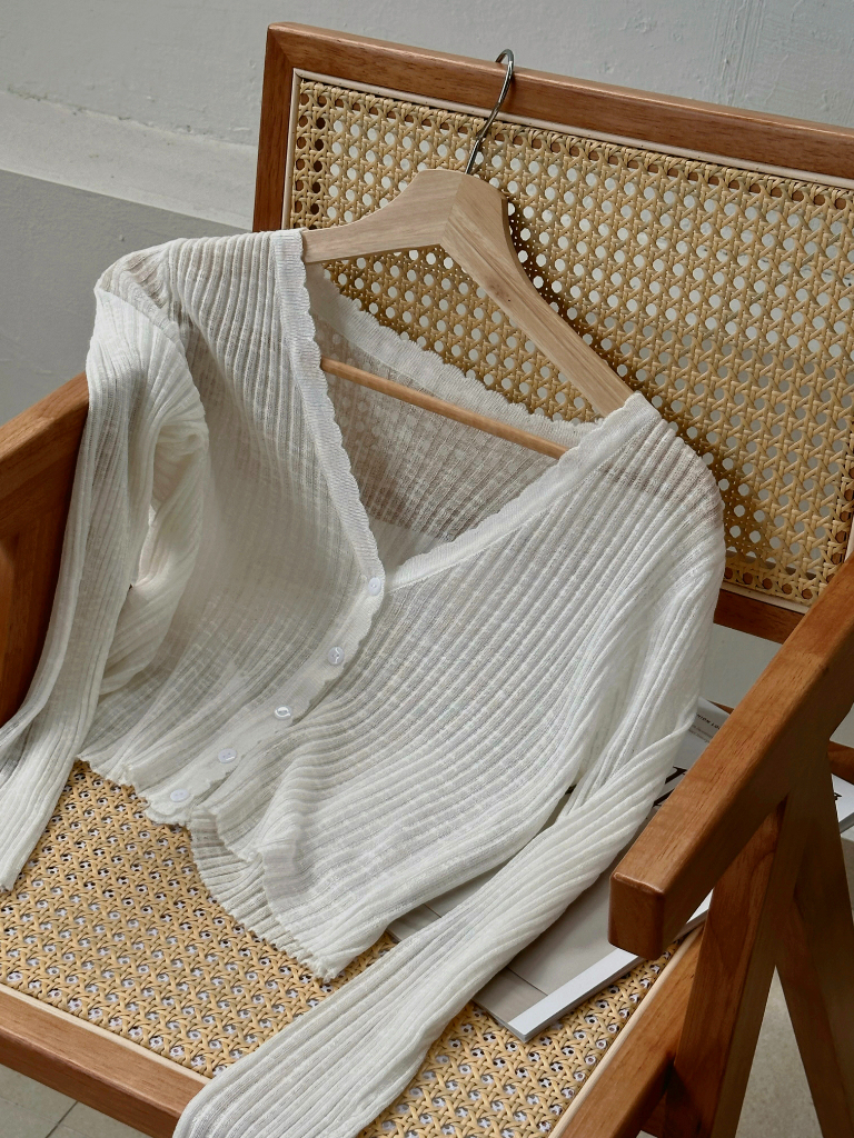 Na Na Cardigan -The Black Bow-