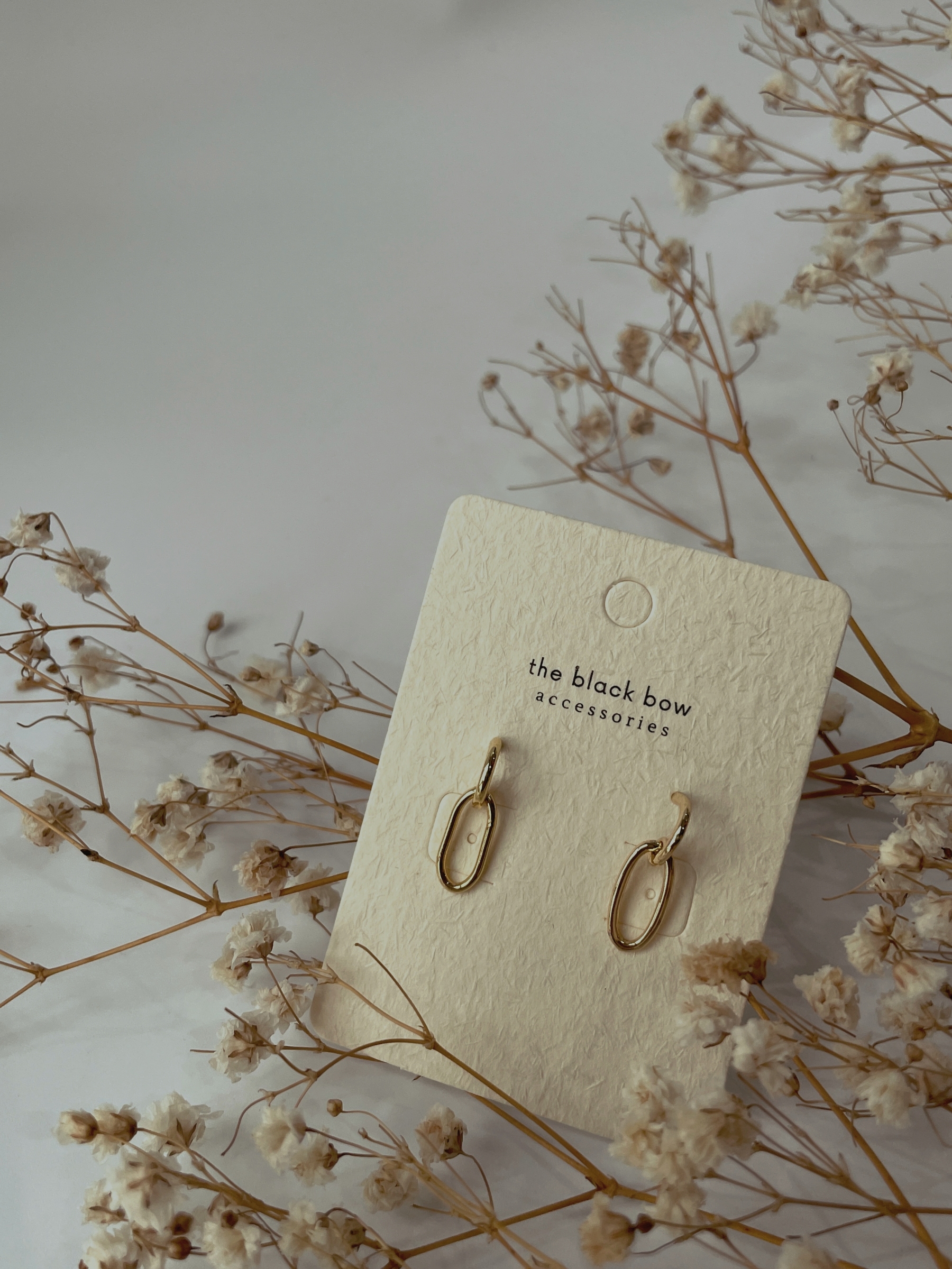 Hae-Eun Oval Hoop Earrings-The Black Bow-