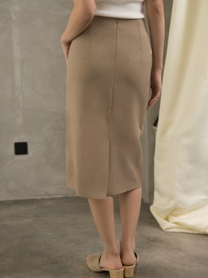 Gillette Back Slit OL Skirt (Discounted-S, M, L size)-The Black Bow-