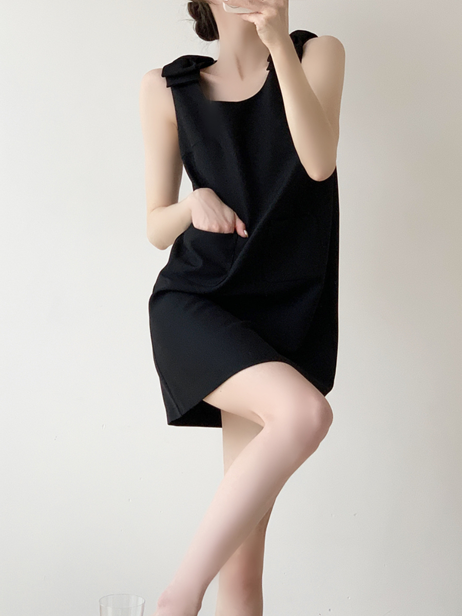 Rikke Solid Bow Sleeveless Shift Dress (Discounted-M size)-The Black Bow-