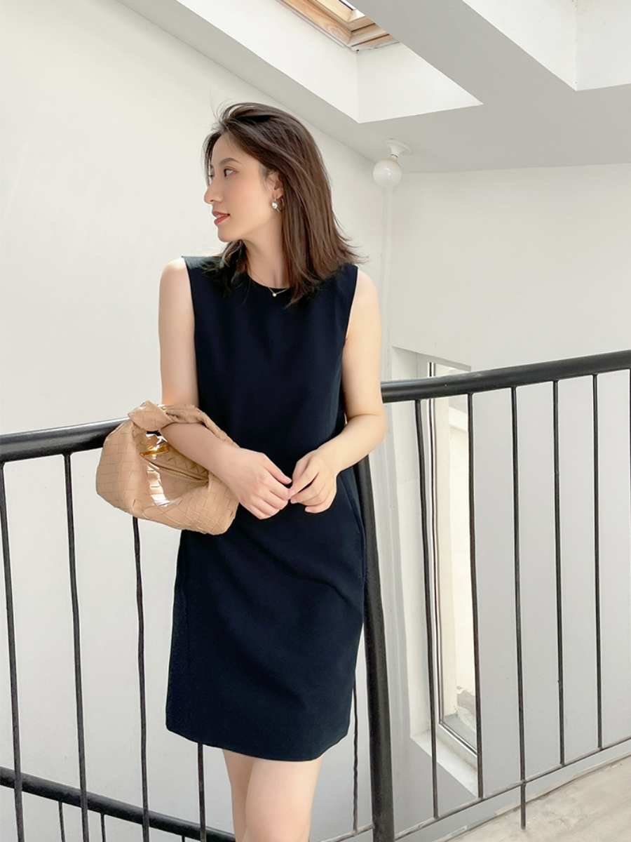 Melani Shift Dress-The Black Bow-