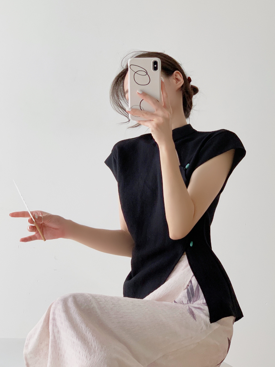 Zi Juan Slit Oriental Top-The Black Bow-