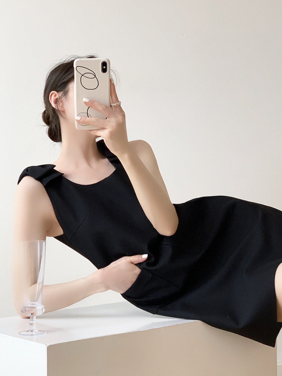 Rikke Solid Bow Sleeveless Shift Dress (Discounted-M size)-The Black Bow-