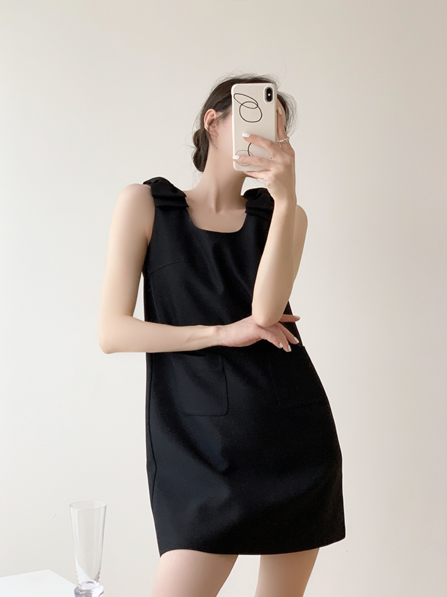 Rikke Solid Bow Sleeveless Shift Dress (Discounted-M size)-The Black Bow-