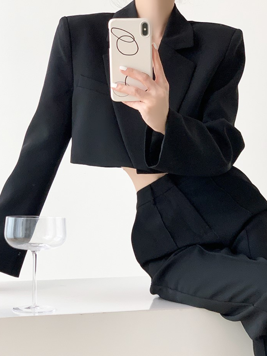 Lainey Lapel Collar Buttonless Cropped Blazer-The Black Bow-