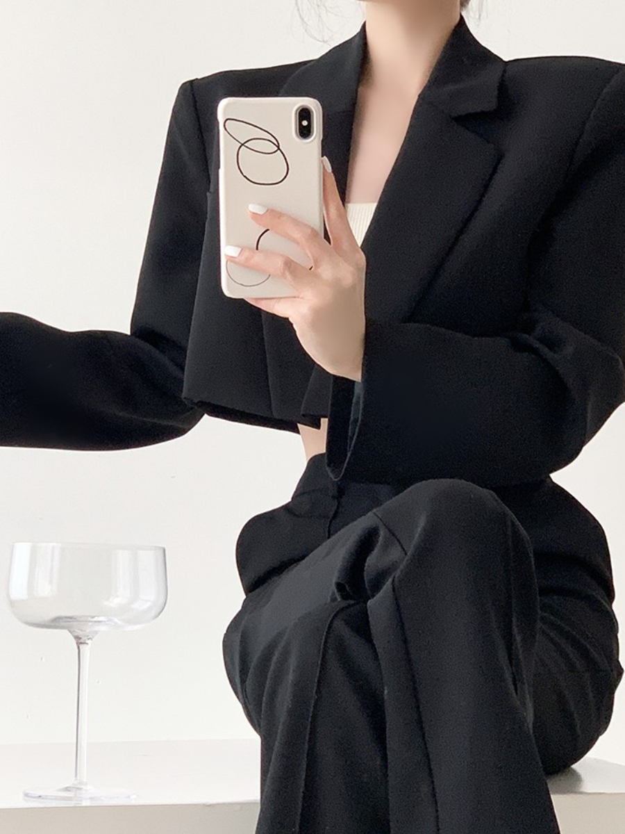 Lainey Lapel Collar Buttonless Cropped Blazer-The Black Bow-