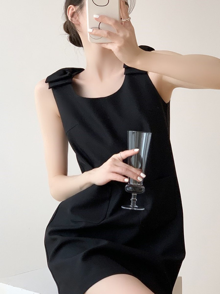 Rikke Solid Bow Sleeveless Shift Dress (Discounted-M size)-The Black Bow-
