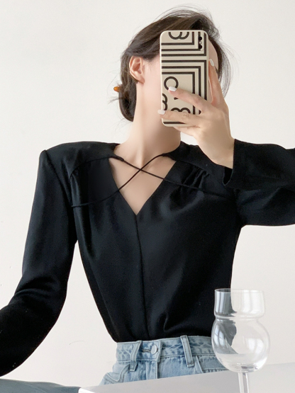 Bedda Padded Shoulder Front Cross Top -The Black Bow-