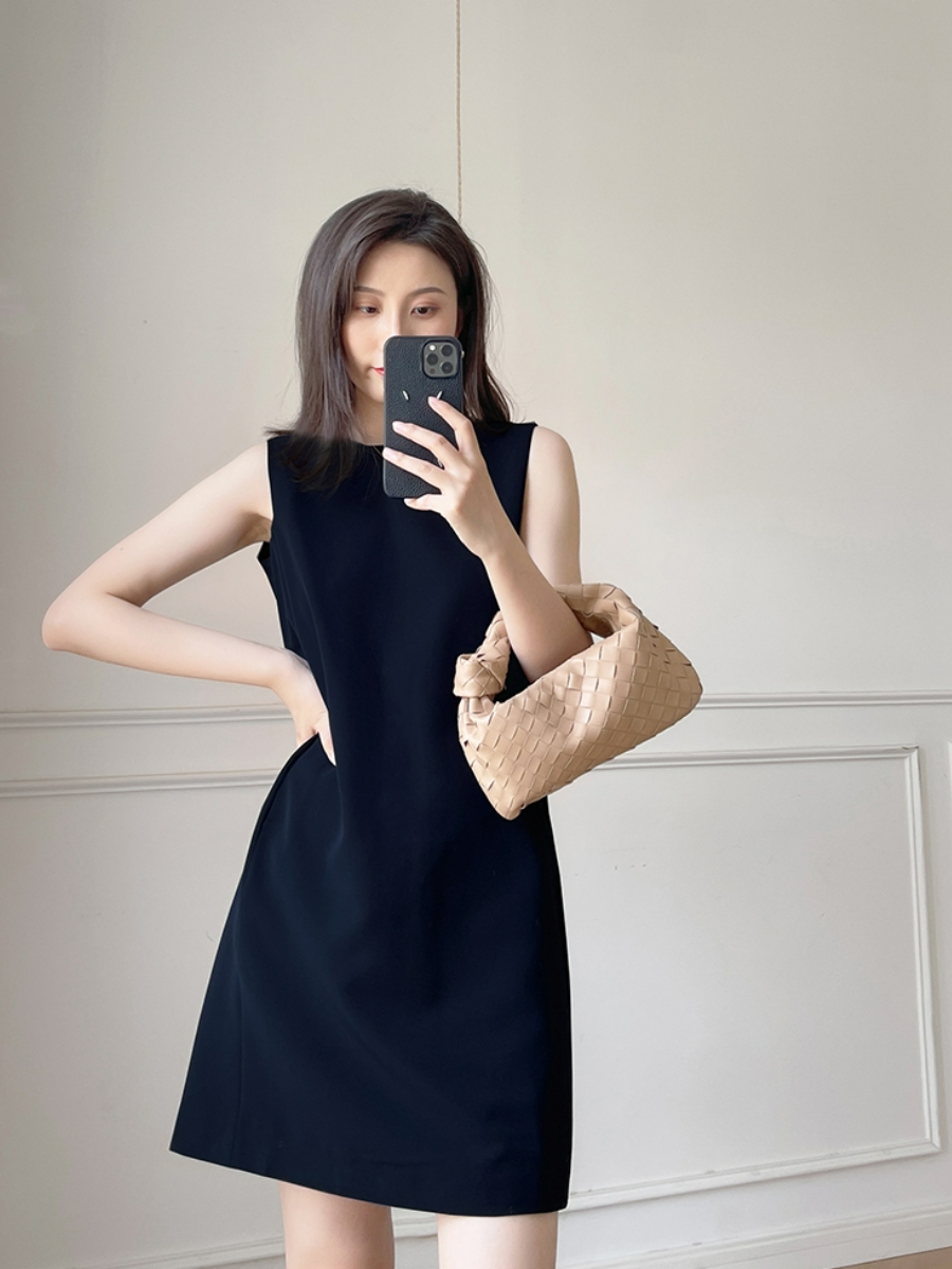 Melani Shift Dress-The Black Bow-
