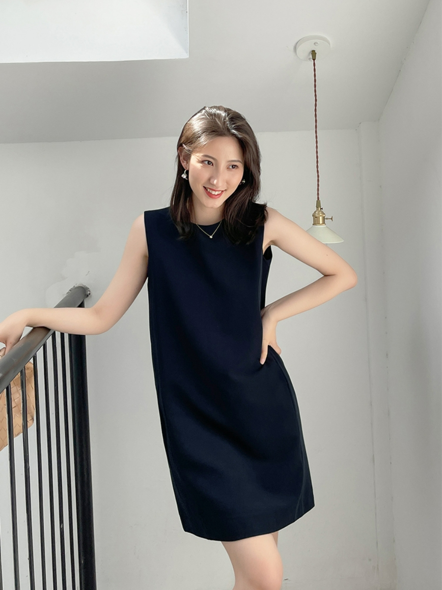 Melani Shift Dress-The Black Bow-