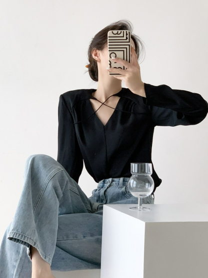 Bedda Padded Shoulder Front Cross Top -The Black Bow-