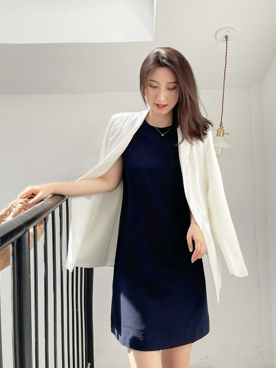 Melani Shift Dress-The Black Bow-