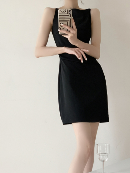Lumi Bateau Neck Minimalist Dress-The Black Bow-