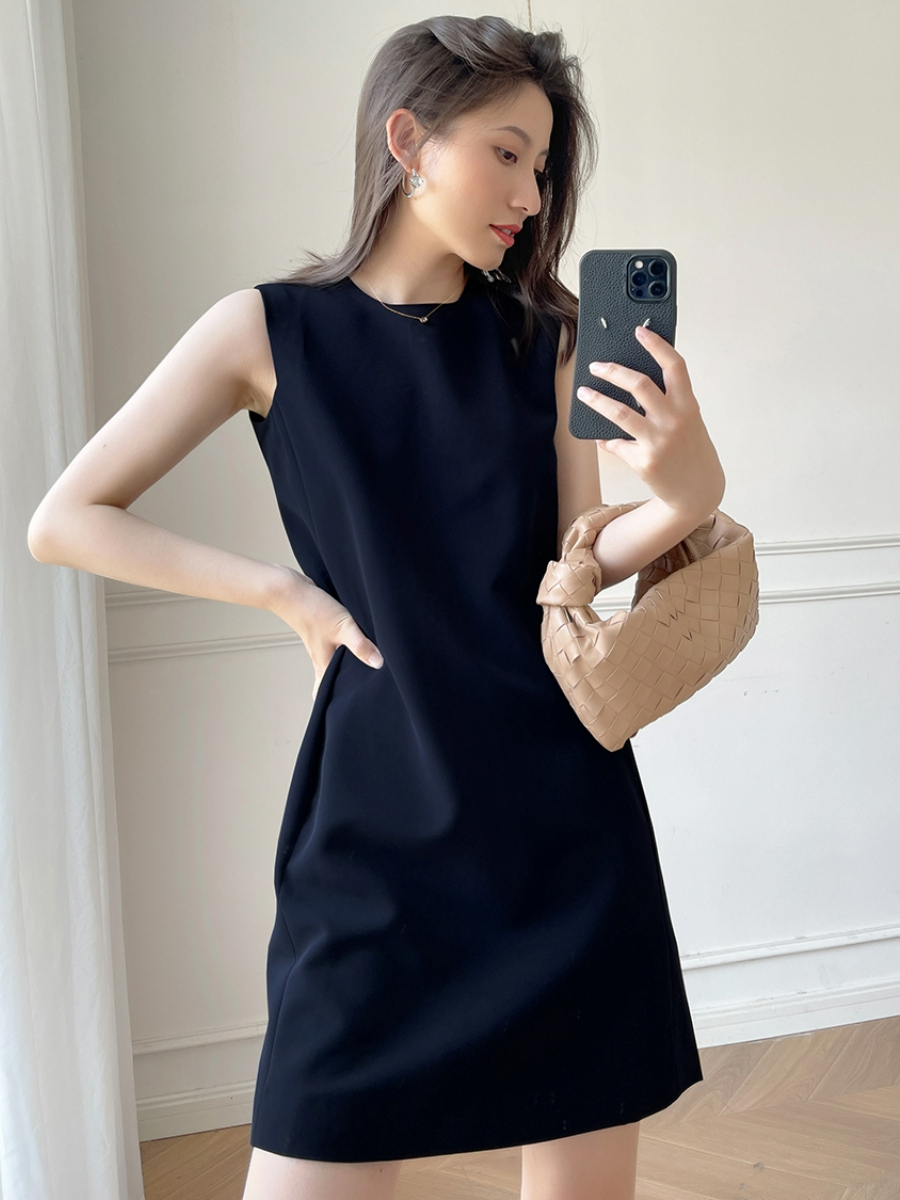 Melani Shift Dress-The Black Bow-