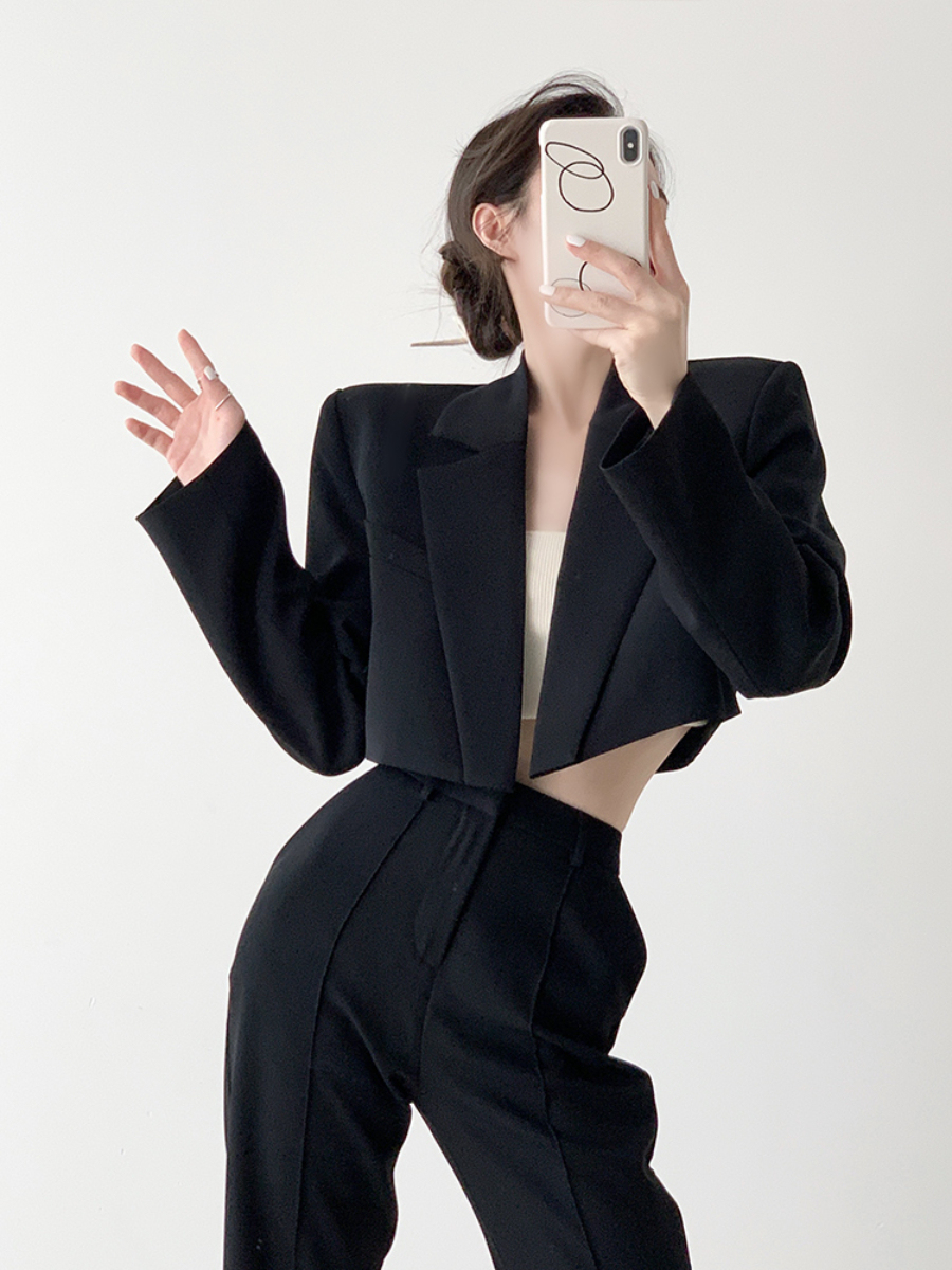 Lainey Lapel Collar Buttonless Cropped Blazer-The Black Bow-