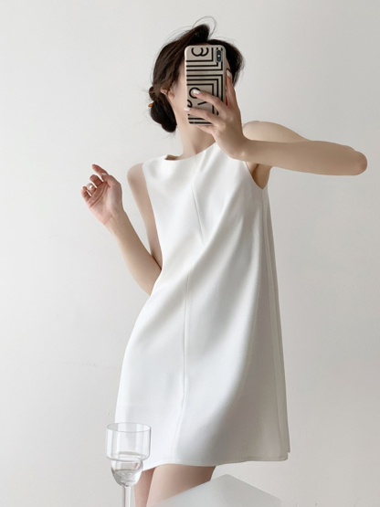 Graces Sleeveless Shift Dress-The Black Bow-