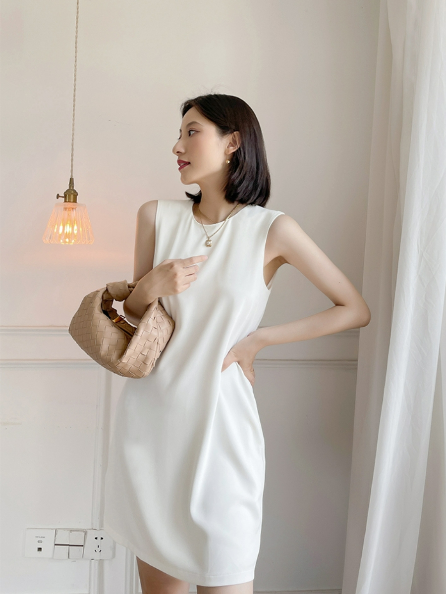 Melani Shift Dress-The Black Bow-