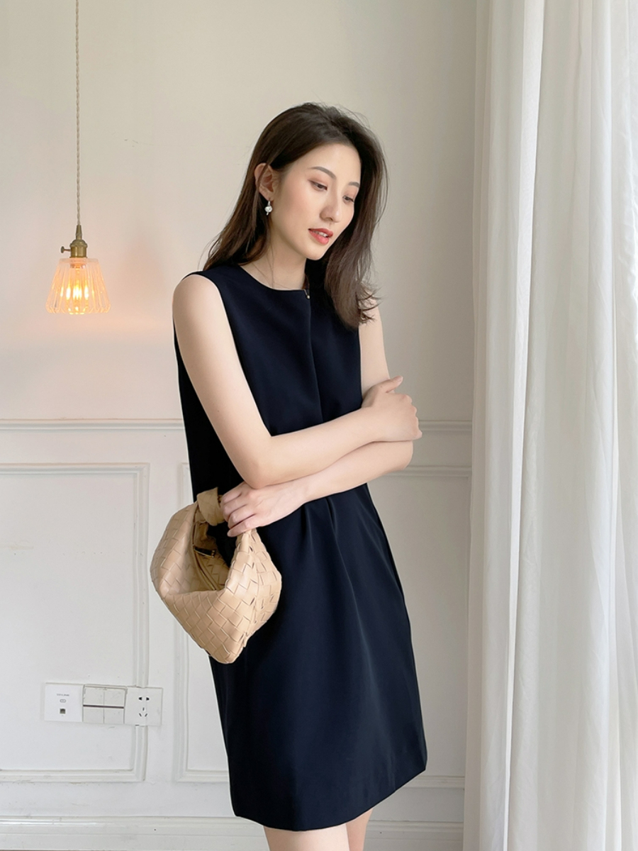 Melani Shift Dress-The Black Bow-