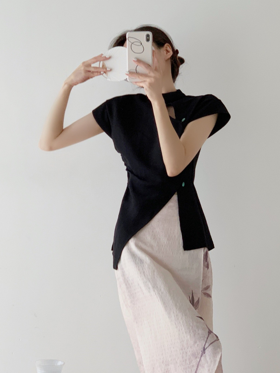 Zi Juan Slit Oriental Top-The Black Bow-