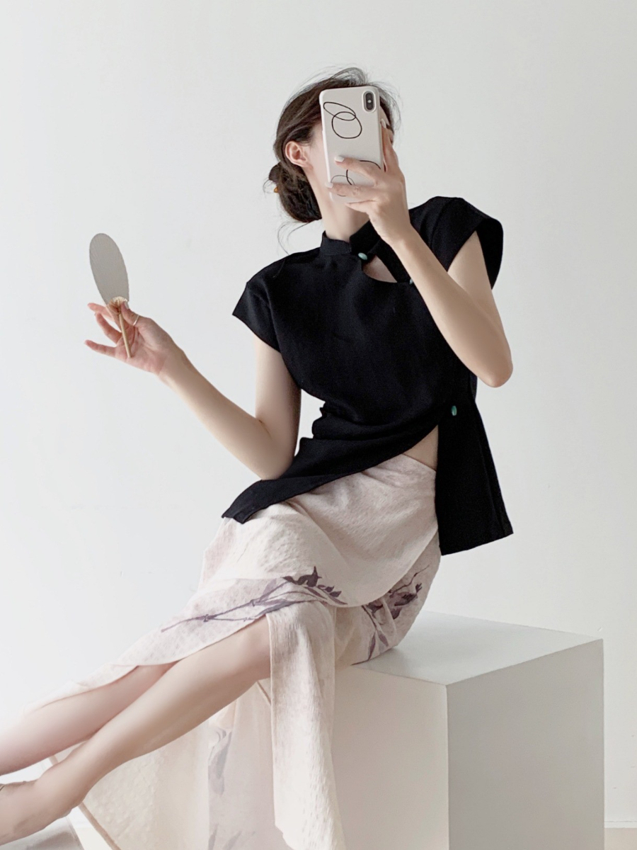 Zi Juan Slit Oriental Top-The Black Bow-