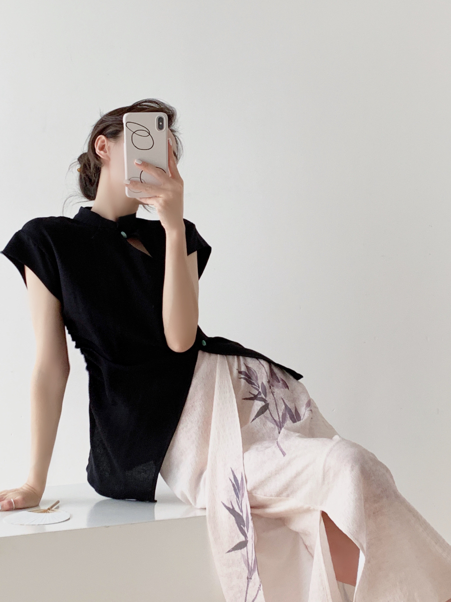 Zi Juan Slit Oriental Top-The Black Bow-