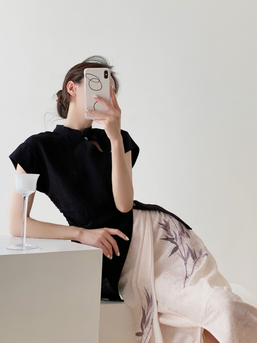 Zi Juan Slit Oriental Top-The Black Bow-