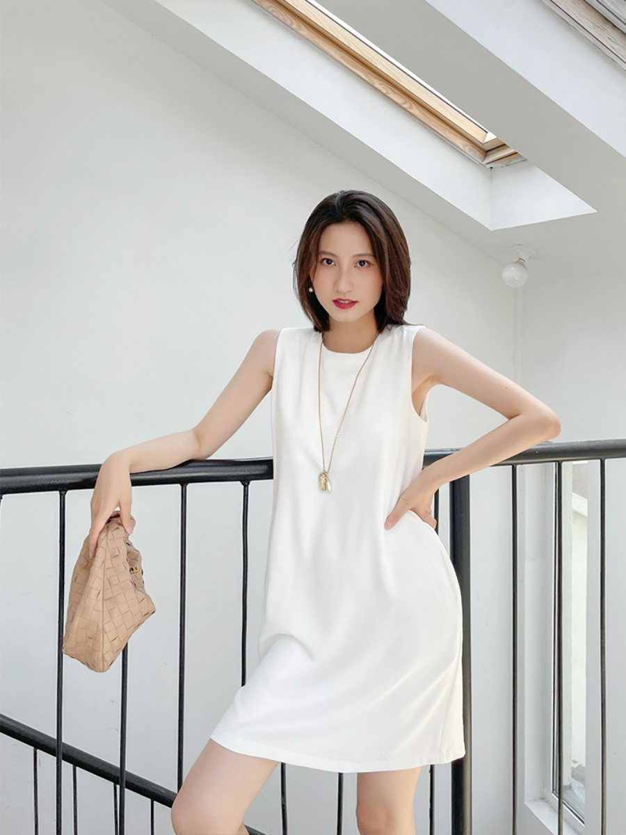 Melani Shift Dress-The Black Bow-