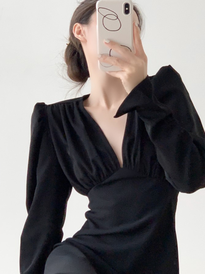 Uriella Deep-V Vintage Puff Sleeves Dress-The Black Bow-