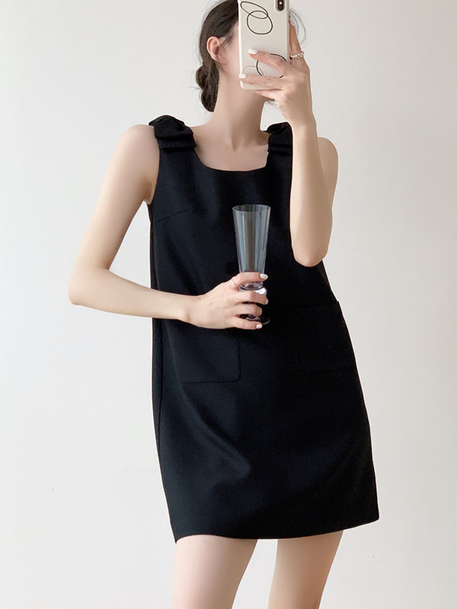 Rikke Solid Bow Sleeveless Shift Dress (Discounted-M size)-The Black Bow-